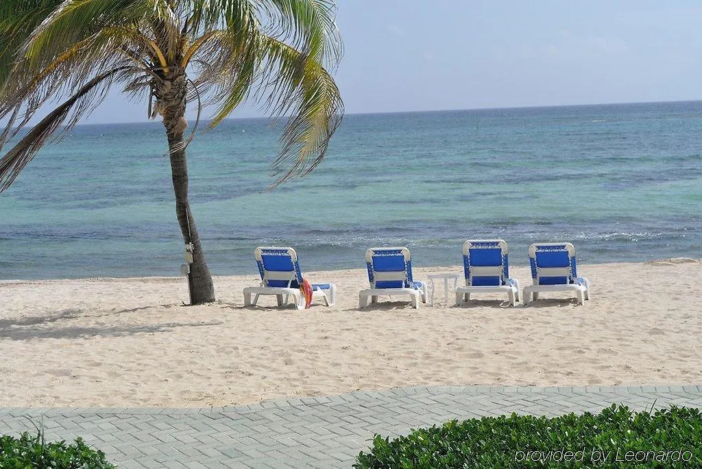 Castaways Cayman Beach Resort North Side 4*, Grand Cayman
