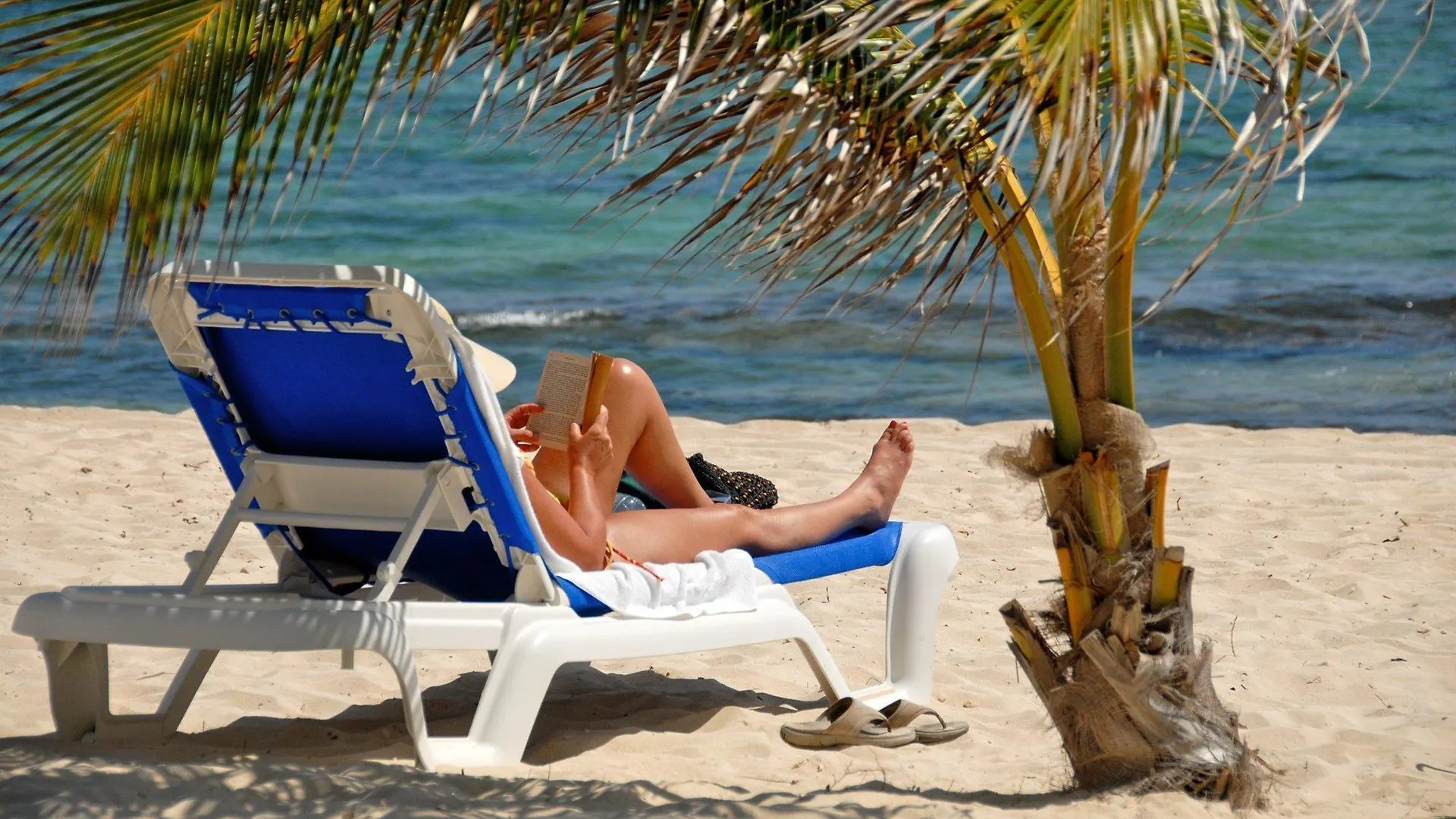 Castaways Cayman Beach Resort North Side  Grand Cayman